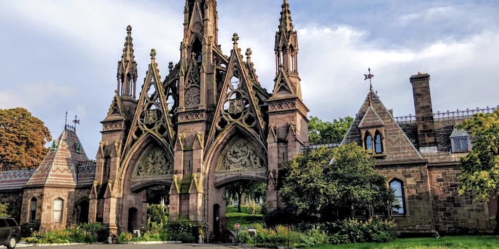 Queer Out: City Touring: The Greenwood Cemetery